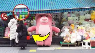 [PRANK] Pick up the Giant Bear dolls Dart game!! | It's gonna move.