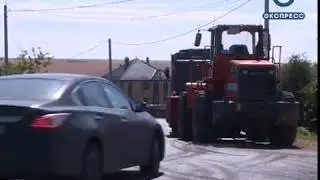 Белозерцев осмотрел отремонтированные дороги в Богословке