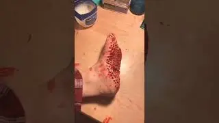 اخطر الخدع عمل تقوب باستعمال المكياج / I used makeup to make holes on my feet 😱 
