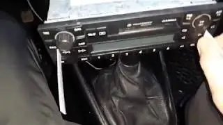 Снял штатную магнитолу Volkswagen
