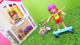 Un monopatín nuevo de Evi. Juegos con muñecos Barbie y Ken