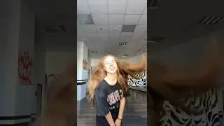 Шаг влево 😄#dance #рекомендации #танцетерапия #катяадушкина #tiktok #танцы