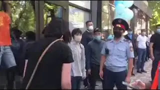 Нападение на полицейского в США и Казахстане... Сравнили?