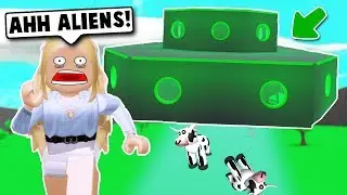 I MADE A UFO HOUSE ON BLOXBURG! UFO HOUSE TOUR! (Roblox)