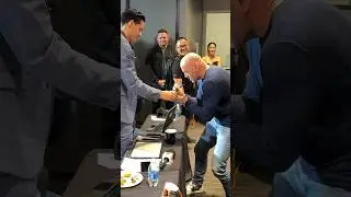 🖊️🤣 DANA WHITE SIGNS DERRICK LEWIS’ CUP