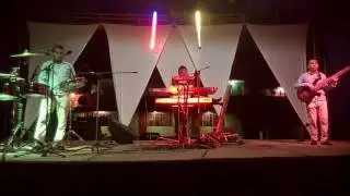 Capi el rey de los teclados en vivo _ Popurrí los caminantes