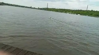 кораблик Атом на воде