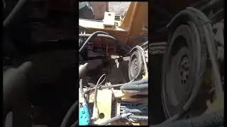 Китайский экскаватор погрузчик- уже начали ремонт на коробке передач !