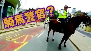 【ドラレコ】騎馬警官にとめられる？！交通マナー守らない人はバチが当たる？！【衝撃映像】 Karma【Road Accident】