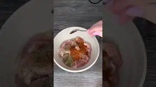 Если взять баклажаны и перец запечь в духовке добавить обжаренное куриное филе грецкие орехи зелень