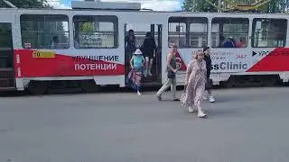 Трамвай Татра-Т6Б5 на остановке 