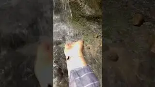 Дикая стихия: Попадание в сердце водопада Кольцо!#водопады#осетия#наслаждение#shortsvideo