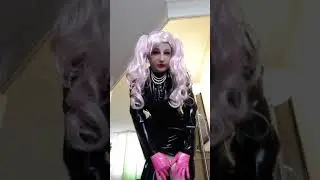 Female mask loves latex.