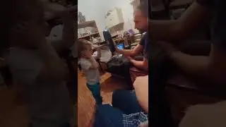 Левой, левой, правой.