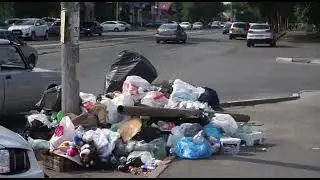 Во Владикавказе местные жители складируют отходы на обочинах в знак протеста «мусорной реформе».