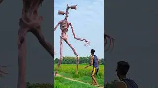BIG SCARY SIRENHEAD CAUGHT ME IN VILLAGE !
