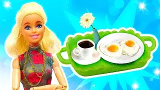 ¡Ken prepara un desayuno para su amada Barbie! Vídeos para niñas. Juegos con muñecas Barbie.