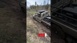 Как легко вытащить застрявший внедорожник? 🤷‍♂️ #automobile #охота #охотник #грязь #внедорожник