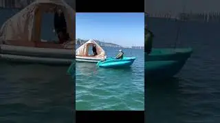 Палатка на металлическом каркасе.
