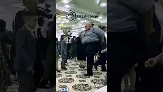 Мужик танцует невероятно 😁😳 