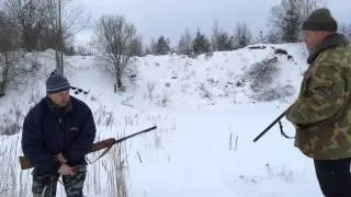 Проверка боя оружия перед охотой.