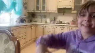 Сегодня я ‘’работаю ‘’ бабушкой. С Анютой немножко занимаемся природой….