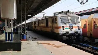 Vishakapatnam Hazrat Nizamuddin Samata Express arriving Agra Cantt, Indian Railways...!!