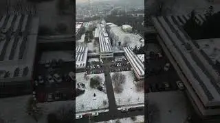 Zasnežený matfyz z výšky