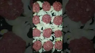 Очень вкусные котлеты в духовке .