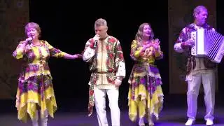 Марусенька. Песня. В узенький проулочек ребята идут.