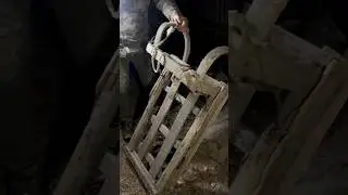 Нашли на заброшке сани и старинные домотканые  половики 