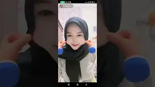 awek melayu tudung hitam menari sakan