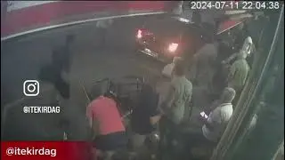 Araç kahvede oturanların arasına daldı.