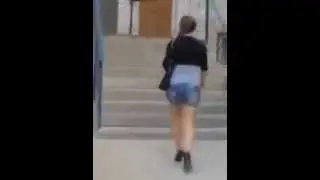 красивая походка.красивая грудь.красивая попа