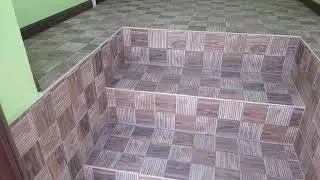 Ступеньки, стены и потолок у входа в дом.