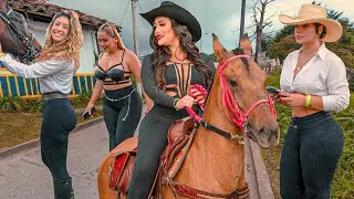 Bellas Amazonas Colombianas en Cabalgata de Salento - Quindío 🔥 COLOMBIA 2024 😍
