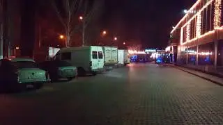 Заблокированные въезды у супермаркета Зеркальный