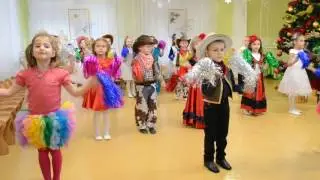 Красивый вход на Новогоднем утреннике в детском саду Старшая группа