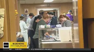 Pittsburghers volunteer to prep meals for Thanksgiving giveaway