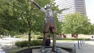 Exploring City Garden Sculpture Park in Downtown St. Louis 2022 | Walking Tour