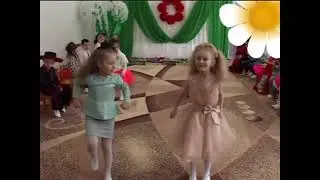 Весенний утренник. Танец моделей. Средняя.