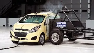 2013 Chevrolet Spark side IIHS crash test