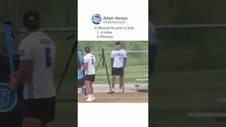 Behind him 🤯 