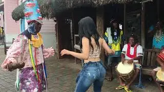 Ónice Flores bailando punta, Roatan, Honduras