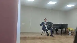 Играет Карамин Денис,   фуга, Бах