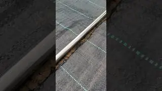 как обрезать укрывной материал 