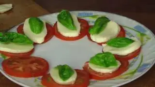 Закуска капрезе.  Итальянская кухня .