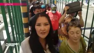 Концлагерь или граница? Туристов часами держат на жаре на КПП между Кыргызстаном и Казахстаном
