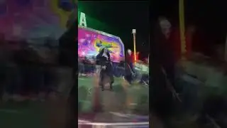 Монашки танцуют на карусели 