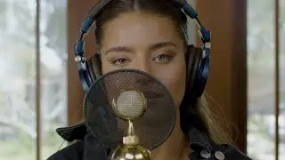 Noa Kirel - Please Don't Suck (Acoustic) [Performance Video]
